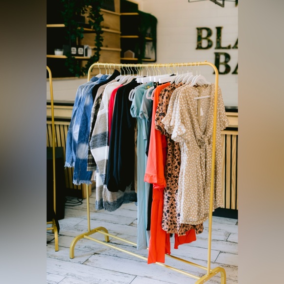 Meet your Posher, Lauren - Picture 7 of 8